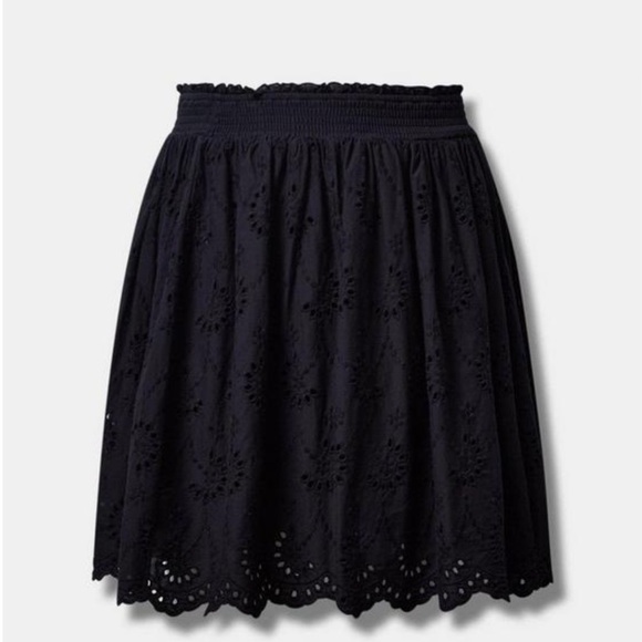 ** SOLD ** Torrid Mini Embroidered Cotton Smocked Riffle Skirt - Picture 6 of 6